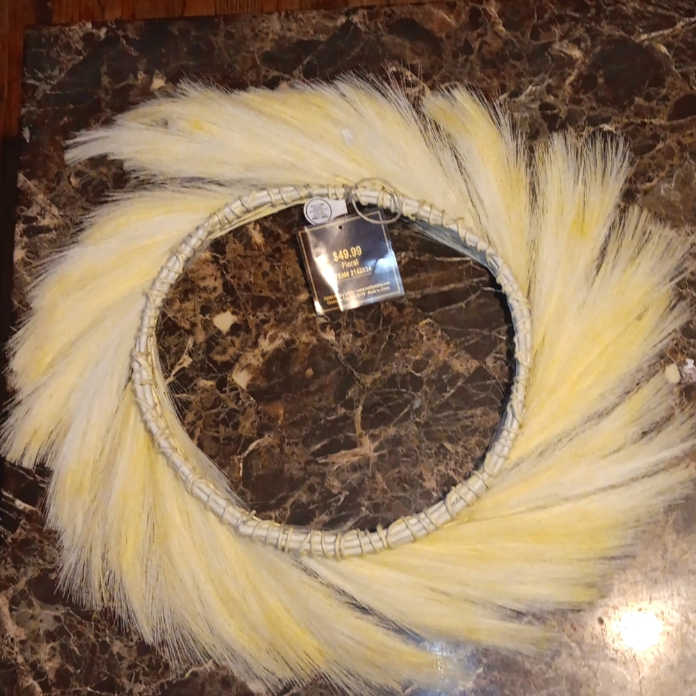 Bella Vita (Hobby Lobby) Faux Ivory Pampas Grass Wreath - item # 2142834